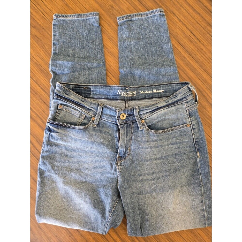 LEVI STRAUSS Signature Modern Skinny womens size 6 Light blue Stretchy!
